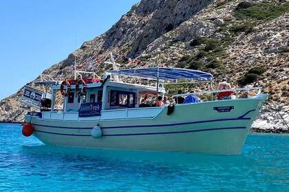 Verhuur Motorboot Wooden Greek traditional boat Varkalas Naxos