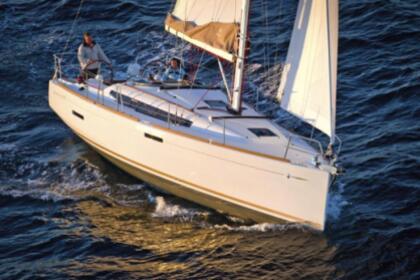 Rental Sailboat Jeanneau Sun Odyssey 379 Saint-Malo