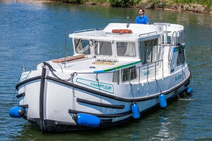 Charter Houseboat Pénichette Flying Bridge 1020 FB Lattes