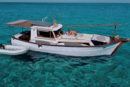 Charter Motorboat BARCO CON AMARRE EN EL PUERTO La savina Formentera