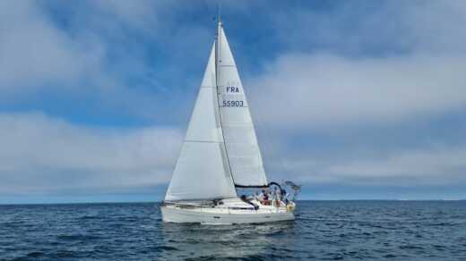 Λε Σαμπλ-ντ'Ολόν Sailboat Beneteau Oceanis 343 alt tag text