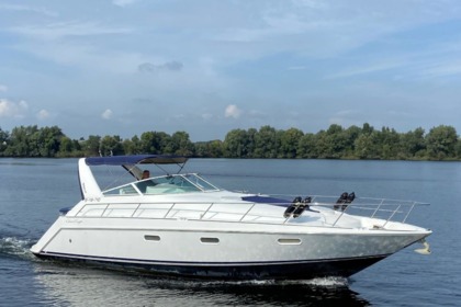 Charter Motorboat Chris Craft Continental 380 Martigues