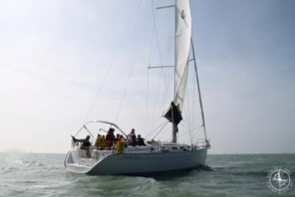 Rental Sailboat Beneteau Cyclades 43.4 La Rochelle