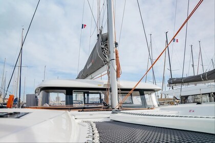 Hire Catamaran Beneteau Excess 11 Toulon