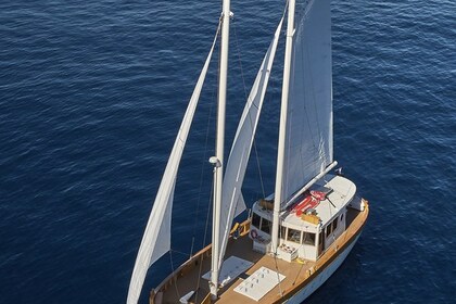 Charter Sailboat Custom Made Green Ray Trajektna Luka Split