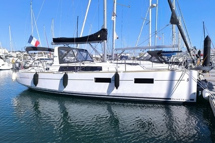 Rental Sailboat BENETEAU OCEANIS 35 Les Sables-d'Olonne