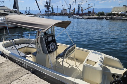 Miete Motorboot Invictus Invictus 200 Rijeka