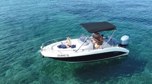 Split Motorboat Arrow Abaris 23 alt tag text