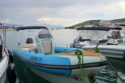 Noleggio Barca a motore Bura Bura 8.0 Trogir