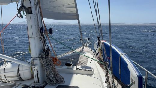 Hyères Sailboat JEANNEAU Sun Odyssey SO 47 CC alt tag text