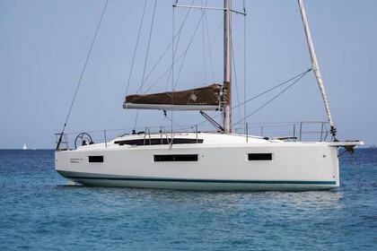 Hire Sailboat Jeanneau Sun Odyssey 410 Palma de Mallorca