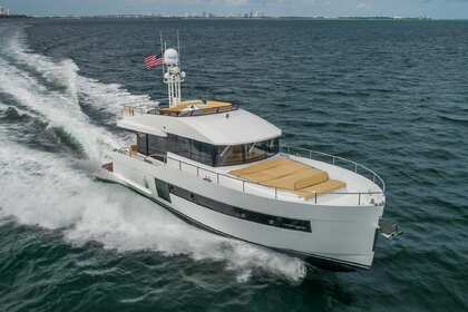 Rental Motorboat Sundeck Yacht Sundeck 580 Naples