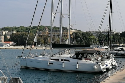 Charter Sailboat Hanse Hanse 400 Marseille