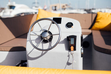 Rental Motorboat Qrafter e-Lounger 650 Loosdrechtse Plassen