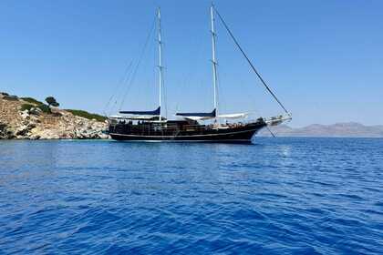 Charter Gulet Clean and Bright 100 ft Luxury Gulet 14 People 7 Cabins Marmaris