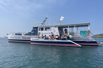 Hire Motorboat Trimaran Moteur Saint-Malo