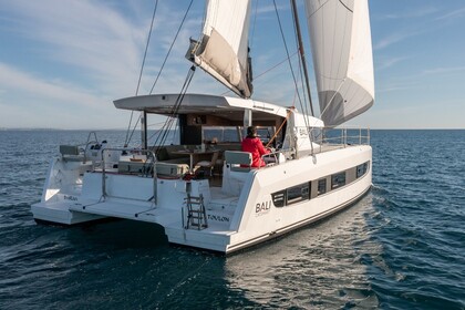 Charter Catamaran Bali Catsmart L'Escala