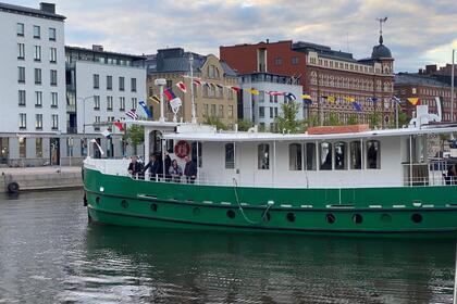 Hyra båt Motorbåt Sunseeker Custom Helsingfors