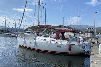 Hire Sailboat Beneteau Oceanis Clipper 361 Saint-Mandrier-sur-Mer