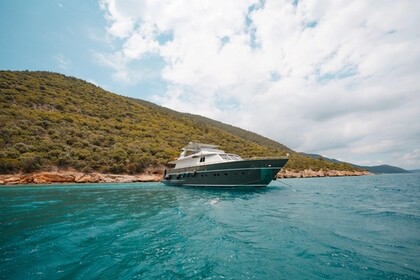 Charter Motor yacht San Lorenzo SL82 Bodrum