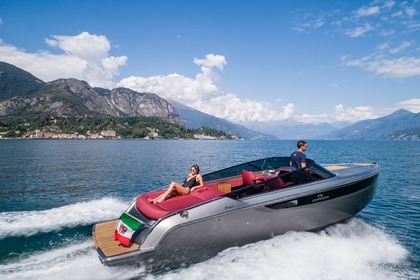 Rental Motorboat Cranchi E26 Como
