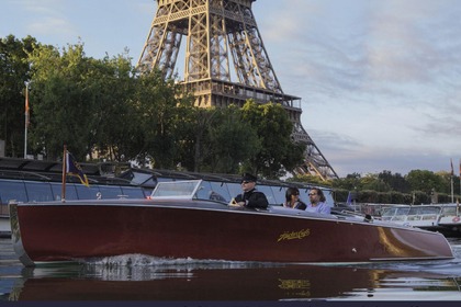 Rental Motorboat HACKER CRAFT R26 Paris