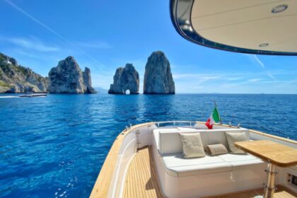 Hire Motorboat Apreamare Gozzo Capri