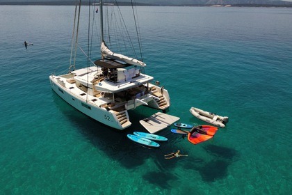 Hire Catamaran Discovery - All inclusive half board Lagoon 52 Split