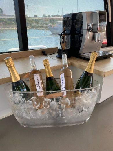 Канны Catamaran Fountaine Pajot My 37 alt tag text