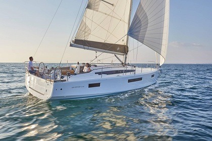 Hire Sailboat  SUN ODYSSEY 410 NEW Hyères