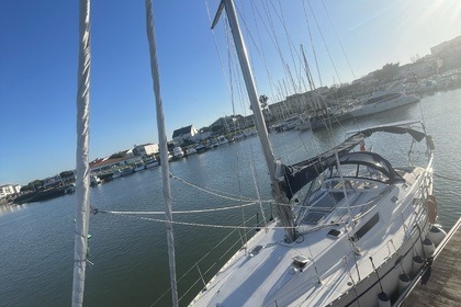 Charter Sailboat Jeanneau Sun Odyssey 42.2 Saint-Gilles-Croix-de-Vie