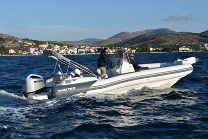 Location Semi-rigide MARLIN 790 Dynamic Trogir