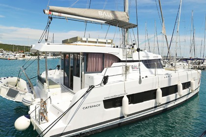 Rental Catamaran Catana Group Bali Catspace OW Sukošan