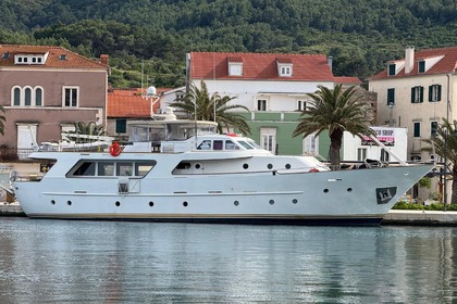 Hire Motorboat CODECASA GENTLEMAN'S YACHT Salamina
