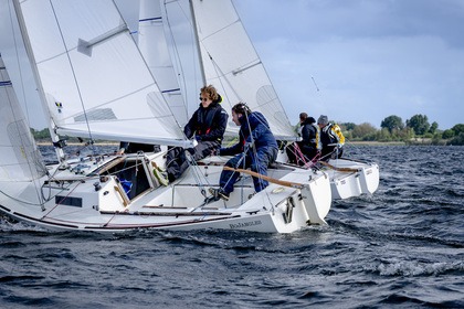Hire Sailboat J Boats J 22 Veere