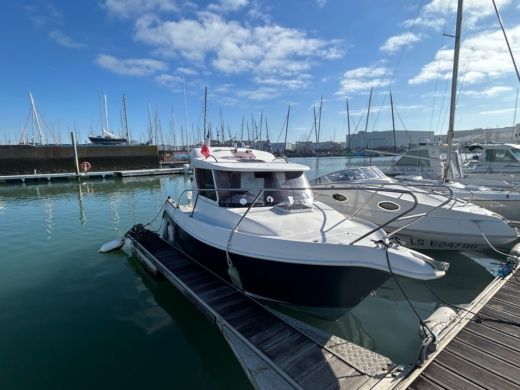 Ле-Сабль-д'Олон Motorboat Ultramar 640 alt tag text