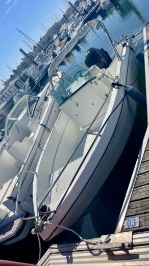 Arcachon Motorboat Jeanneau Cap Camarat 510 alt tag text