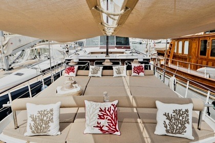 Hire Motorboat Klaassen Jachtbouw de Voorschoten super van craft 1600 Antibes