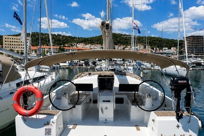 Hire Sailboat Jeanneau Sun Odyssey 440 - 4 cab. Split