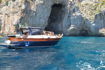 Rental Motorboat Di Donna Serapo 33 Classic Capri