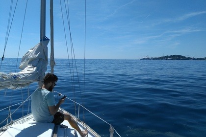 Hire Sailboat Jeanneau Fantasia Saint-Jean-Cap-Ferrat