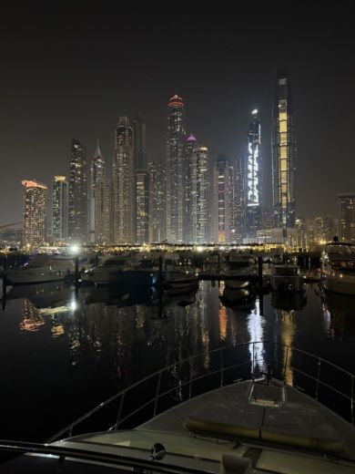 Dubái Motor Yacht Sky Walker Luna 52 alt tag text