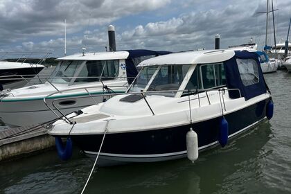 Rental Motorboat Jeanneau Merry fisher 625 Les Sables-d'Olonne