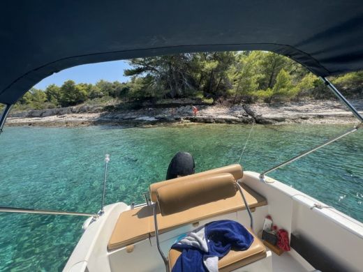 Vela Luka Motorboat Voyage 18 alt tag text