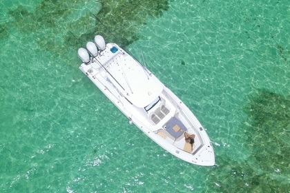 Charter Motorboat Everglades 355cc Victoria