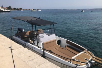 Hire Motorboat Beneteau Flyer 8 SPACEdeck Preko