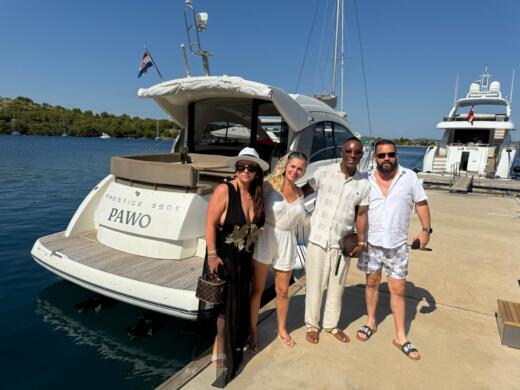 Zara Motor Yacht Jeanneau Prestige 390 S alt tag text