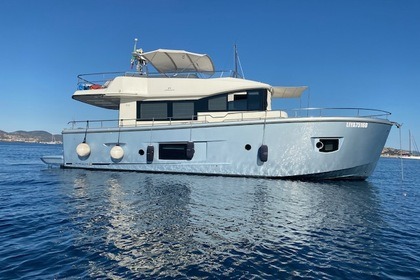 Noleggio Yacht a motore Cranchi Trawler 53 San Teodoro