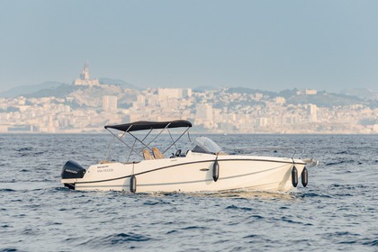 Hire Motorboat Quicksilver 755 Sundeck Marseille