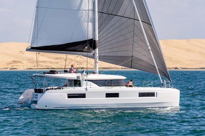 Hire Catamaran Lagoon-Bénéteau Lagoon 46 - 4 + 2 cab. Pula